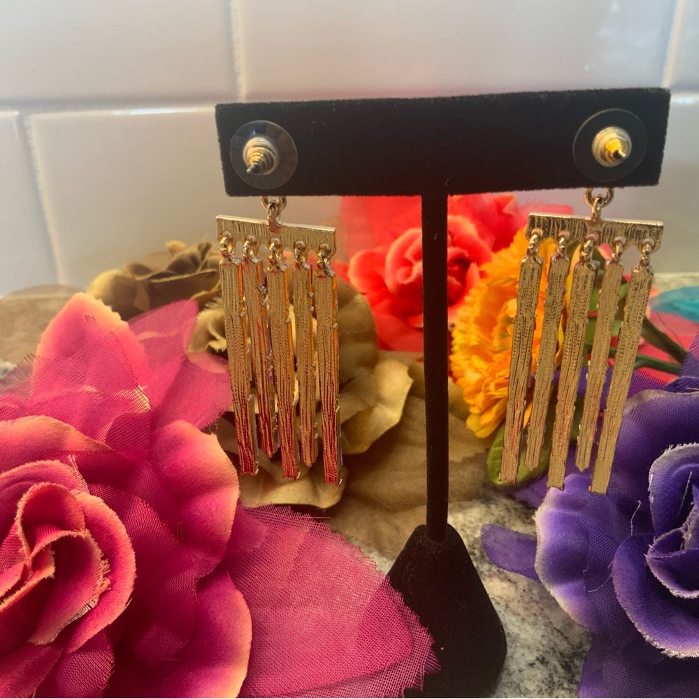 NWOT Light amethyst color dangling crystal, 🔥18k gold over silver 🔥earrings. - Picture 6 of 6